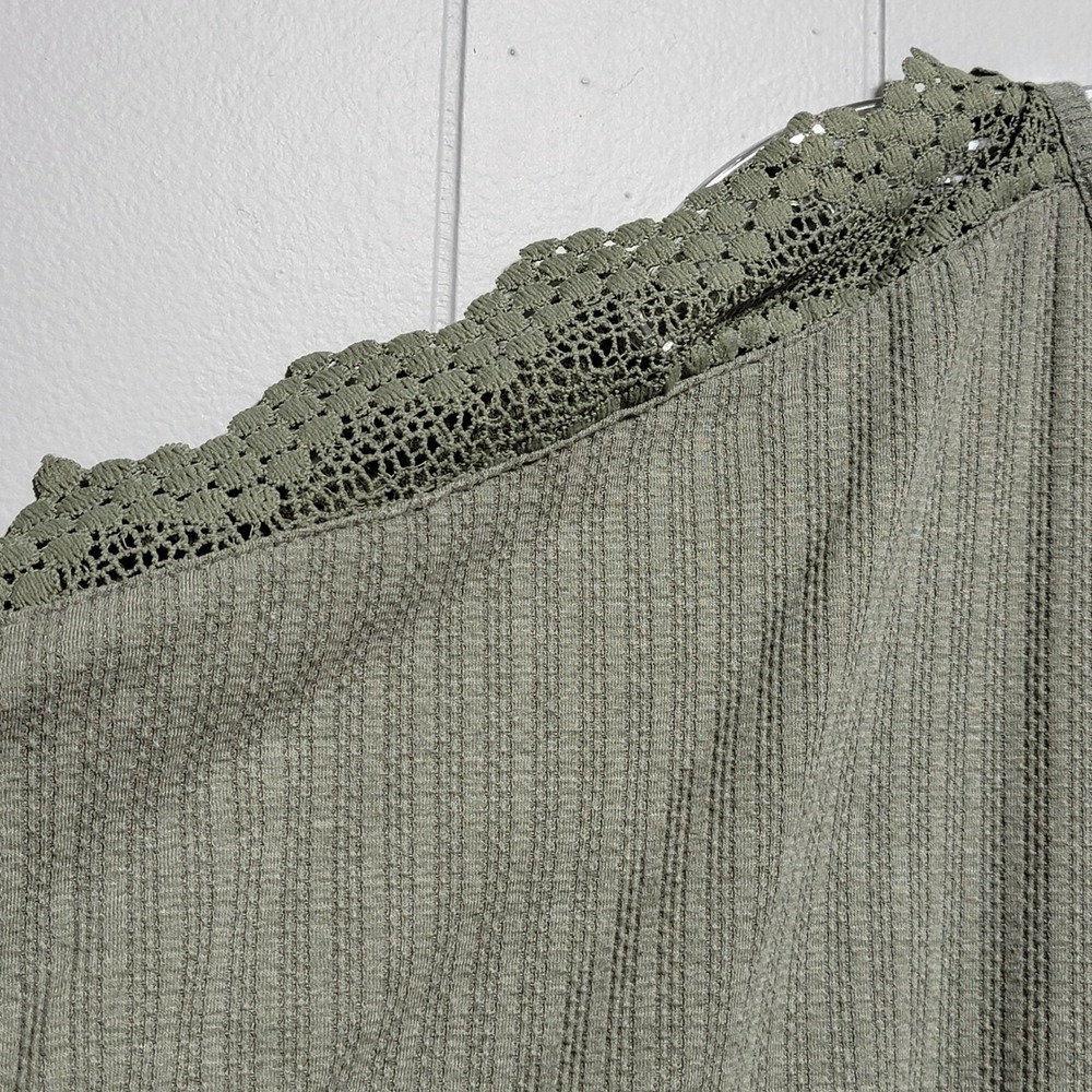 Absolutely Famous Olive Green Cold Shoulder Lace Detail Knit Top Women's Small - Picture 4 of 8